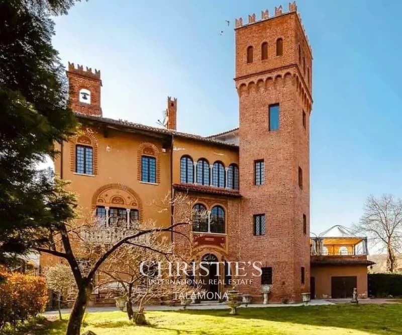 Historisches Schloss mit 17 Zimmern in Cavallirio (1)