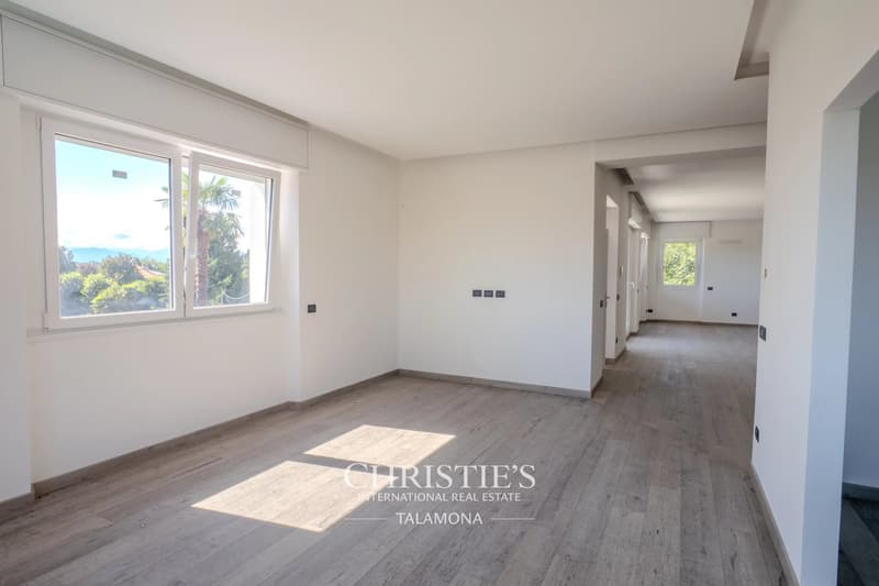 Villa moderne avec piscine à proximité du centre-ville de Varese (9)