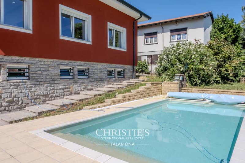 Villa moderne avec piscine à proximité du centre-ville de Varese (6)