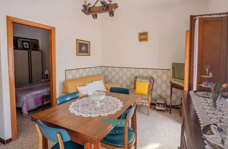 Excellent opportunity! Semi-detached house in the center of Due Cossani (2)