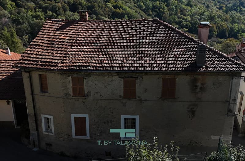 Grande casa da ristrutturare nel villaggio storico di Due Cossani (7)