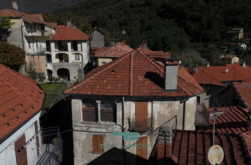Grande casa da ristrutturare nel villaggio storico di Due Cossani (5)