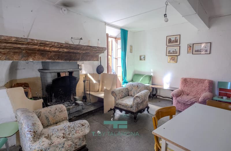 Grande casa da ristrutturare nel villaggio storico di Due Cossani (3)