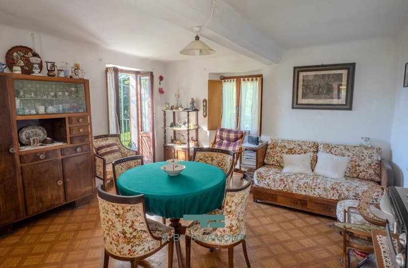 Investissement idéal : propriété sur trois niveaux dans le village historique (2)