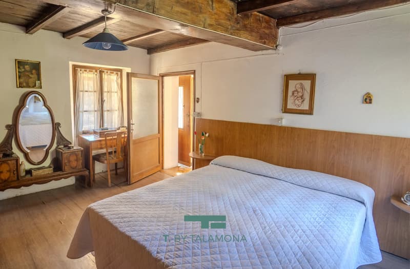 Investissement idéal : propriété sur trois niveaux dans le village historique (9)
