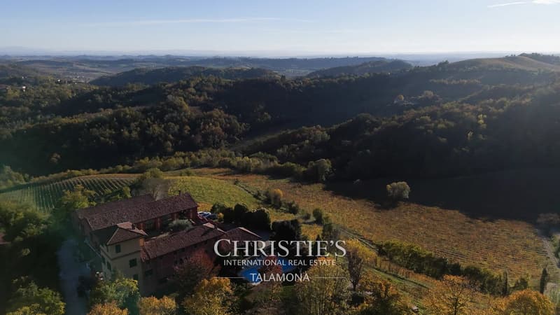 Winery with vineyards and country house in Monferrato - Serralunga di Crea (5)