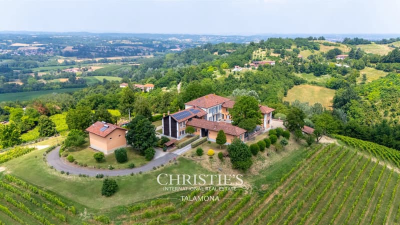 Winery with panoramic views over the UNESCO hills near Asti (5)