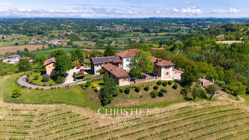 Winery with panoramic views over the UNESCO hills near Asti (9)