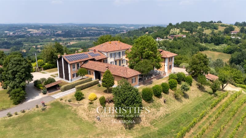 Winery with panoramic views over the UNESCO hills near Asti (7)