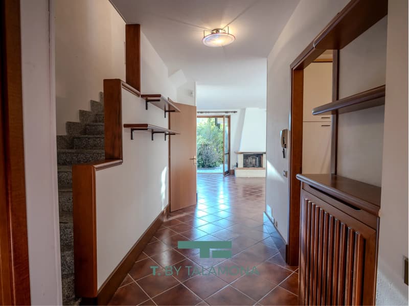 Grande villa d'angle avec jardin et veranda (4)