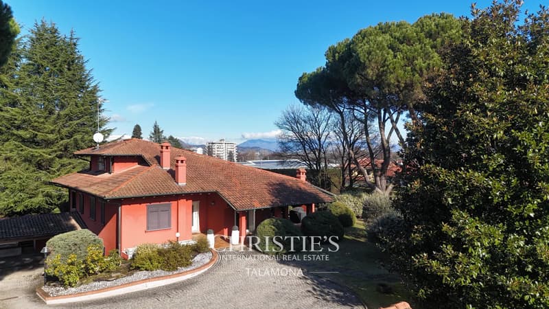 Villa élégante avec piscine et jardin à Dormelletto (4)