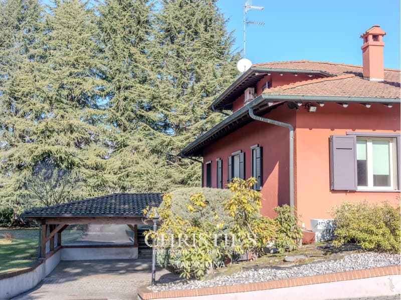 Villa élégante avec piscine et jardin à Dormelletto (3)