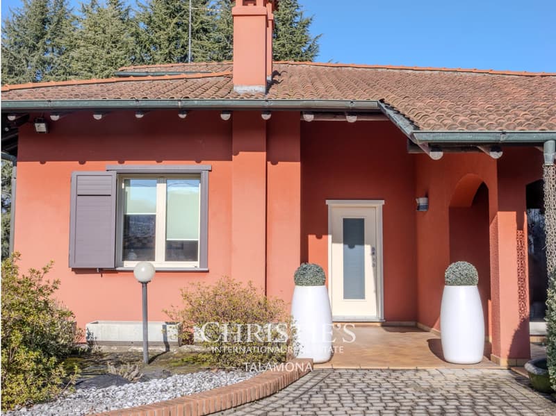 Villa élégante avec piscine et jardin à Dormelletto (2)