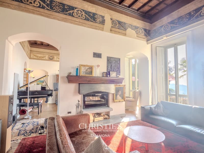 Elegante Villa mit wunderschönem Seeblick in Besozzo (5)