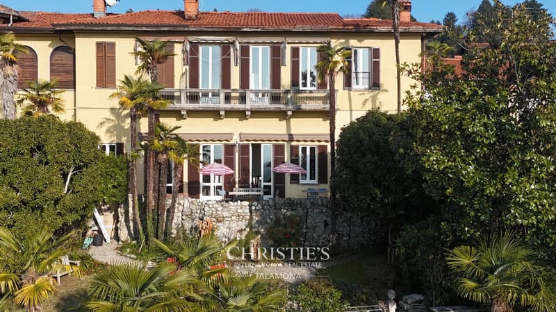 Elegante Villa mit wunderschönem Seeblick in Besozzo (2)