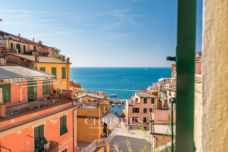 Penthouse in the Historic Borgo of Riomaggiore (7)