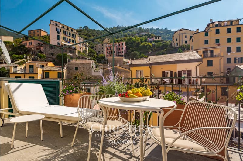 Penthouse in the Historic Borgo of Riomaggiore (3)
