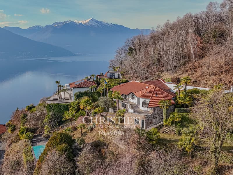 Villa avec vue panoramique, terrasse et piscine à Luino (3)