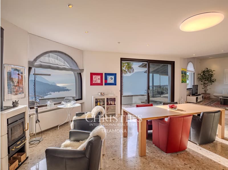 Villa avec vue panoramique, terrasse et piscine à Luino (13)