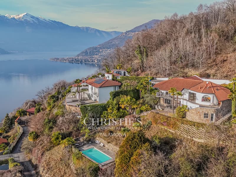 Villa avec vue panoramique, terrasse et piscine à Luino (2)