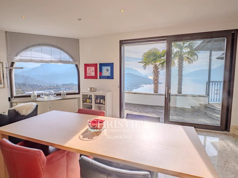 Villa avec vue panoramique, terrasse et piscine à Luino (10)