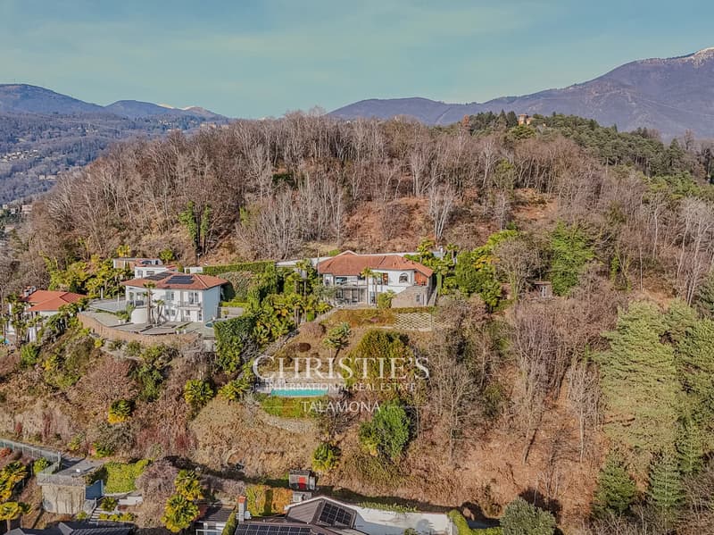 Villa avec vue panoramique, terrasse et piscine à Luino (4)