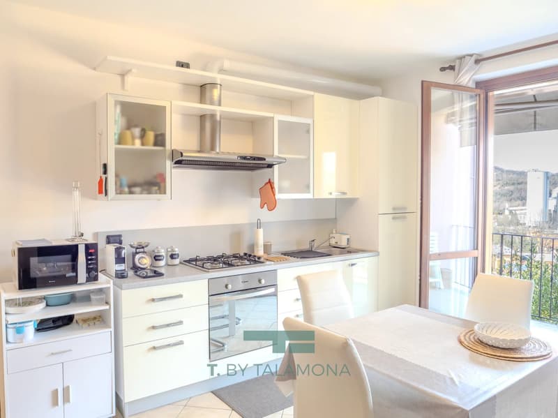 Ready-to-move-in 2-room apartment with balcony and double garage (2)