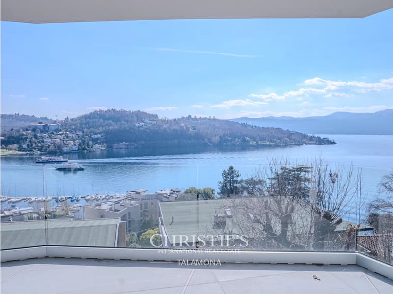 Elegant Penthouse with breathtaking lake view in Laveno-Mombello (6)