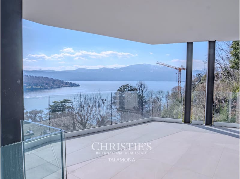 Elegant Penthouse with breathtaking lake view in Laveno-Mombello (10)