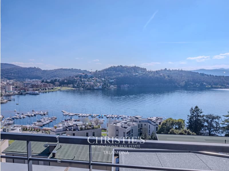 Elegant Penthouse with breathtaking lake view in Laveno-Mombello (11)