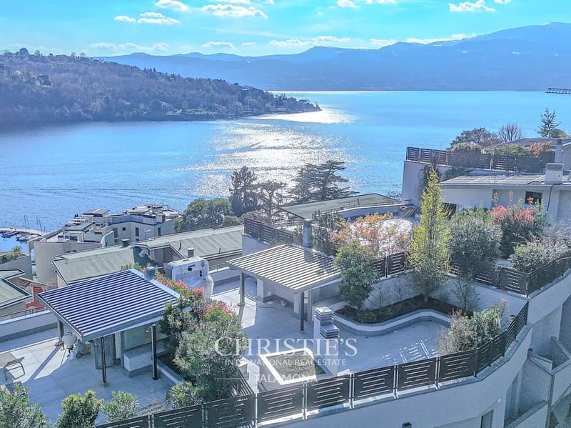 Three-room penthouse with a wonderful lake view in Laveno-Mombello (2)