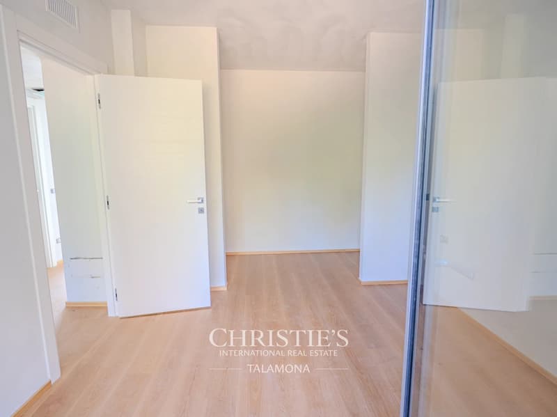 Three-room penthouse with a wonderful lake view in Laveno-Mombello (12)