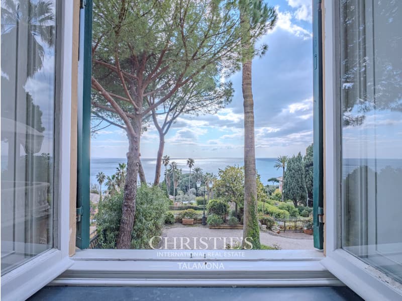 Renovierte Wohnung in Historischer Villa mit Garten und Meerblick ? Genua (10)