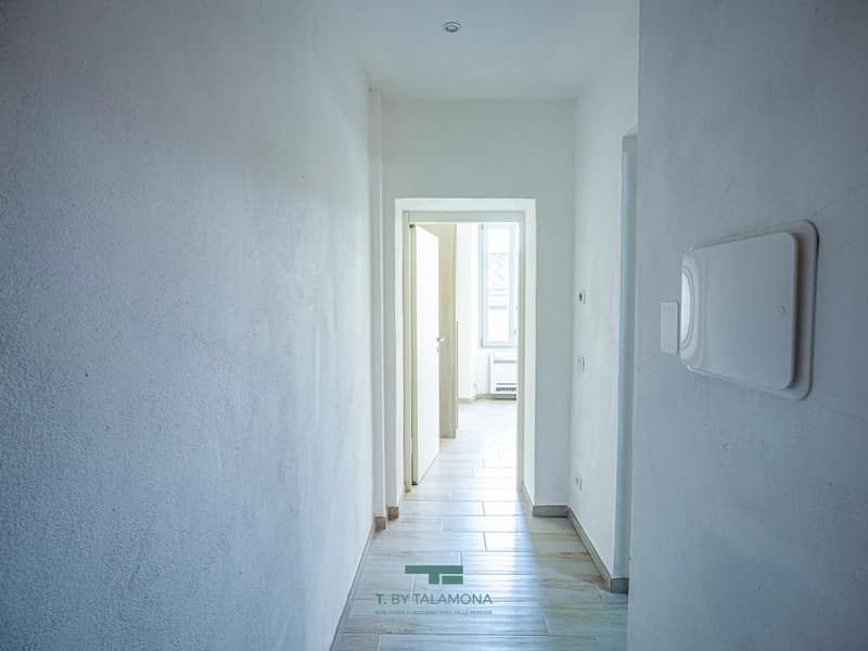 Two-room apartment in the center of Porto Valtravaglia (8)