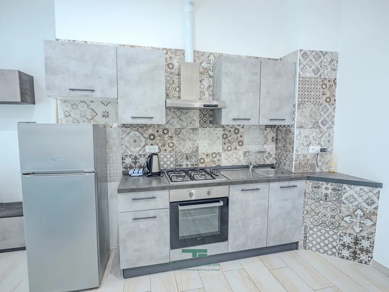 Recently renovated two-room apartment in the center of Porto Valtravaglia (4)