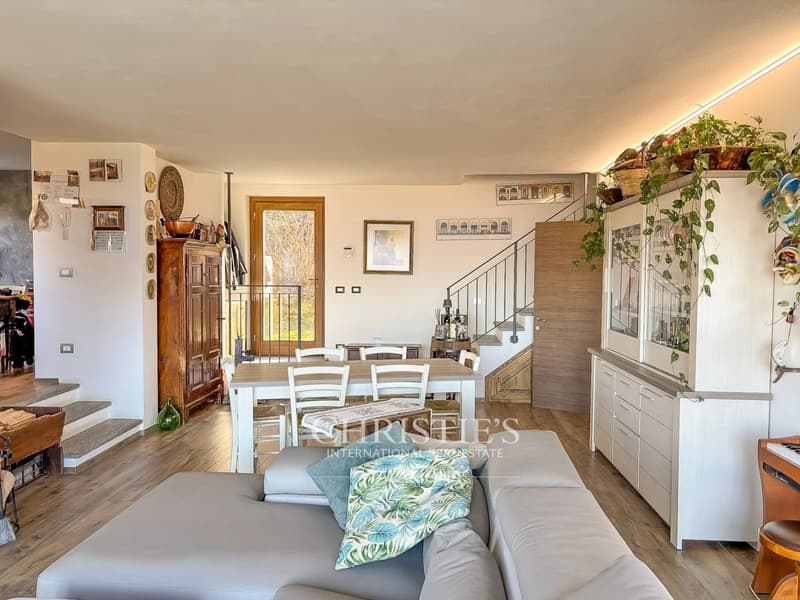 Villa mit 180-Seeblick und ebenem Garten in Castelveccana (6)