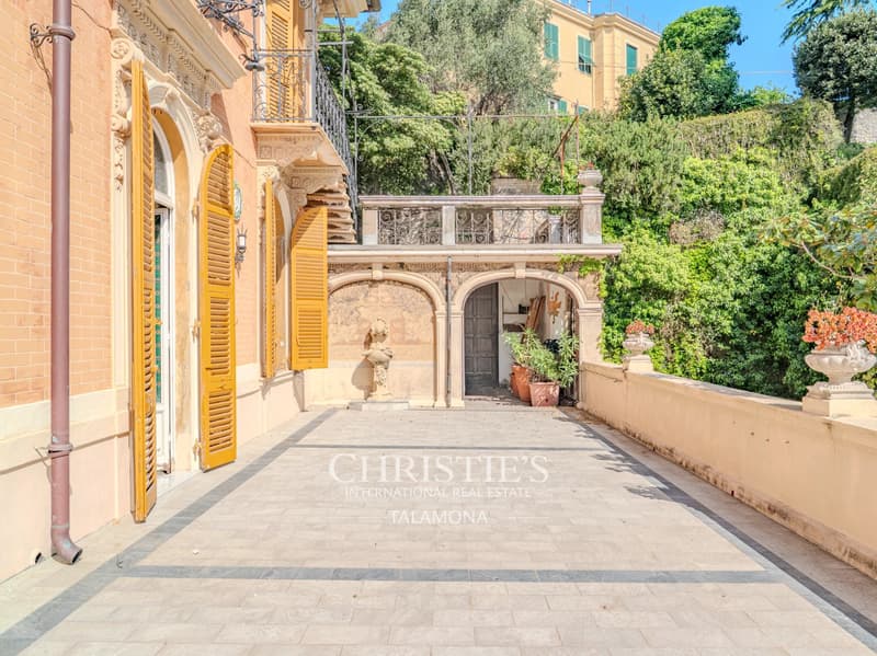 Historische Villa-Wohnung mit großzügigen Terrassen in Castelletto (4)