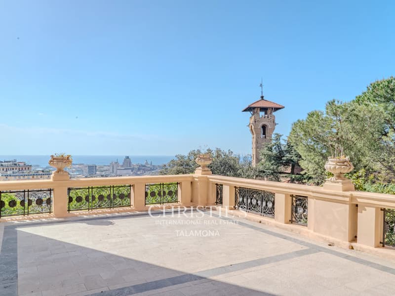 Historic Villa Apartment with Spacious Terraces in Castelletto (1)