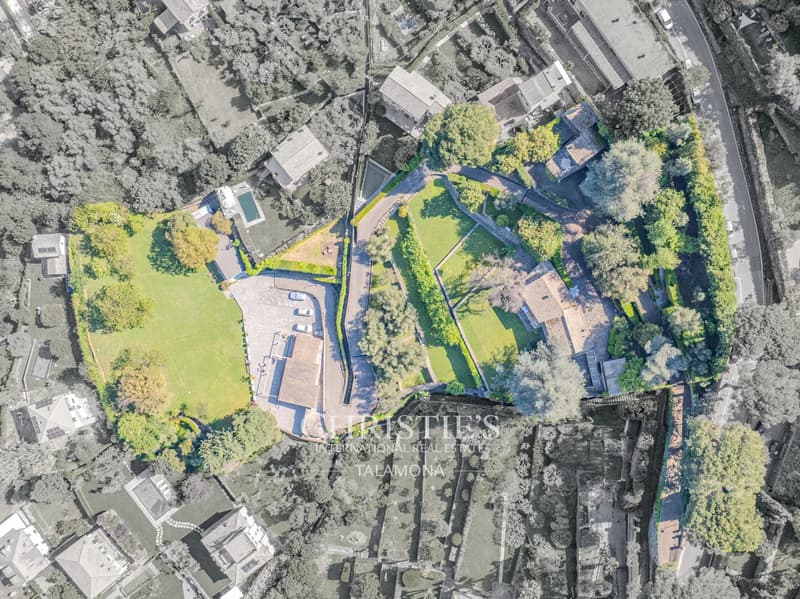 Domaine de prestige avec villas indépendantes et grand parc (1)