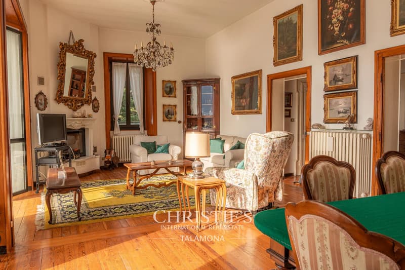 Villa lacustre avec jardin et accès direct à l'eau sur le lac Majeur, Maccagno (4)