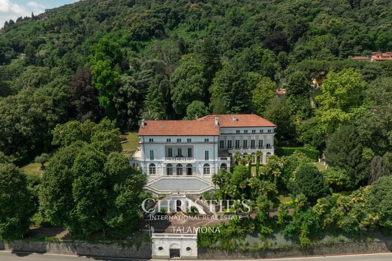 Prestigevilla mit Pool, Park und Bootssteg am See in Belgirate (13)