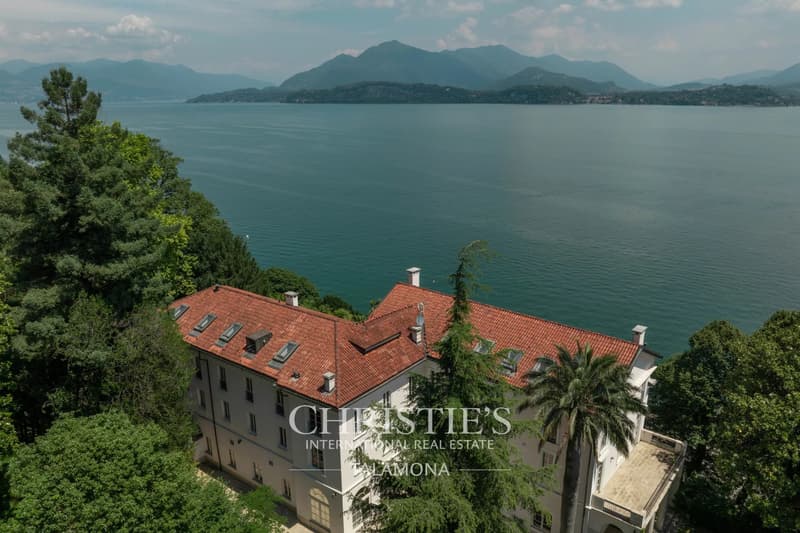 Prestigevilla mit Pool, Park und Bootssteg am See in Belgirate (2)