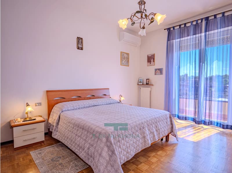 Spacious Renovated 3-Room Apartment in Quiet and Green Residential Area (12)