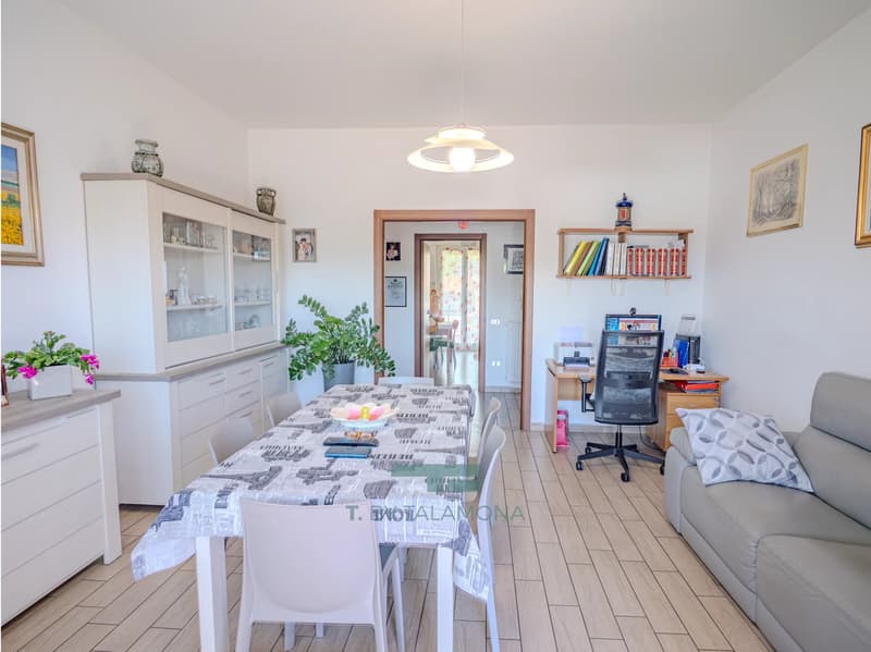 Spacious Renovated 3-Room Apartment in Quiet and Green Residential Area (6)