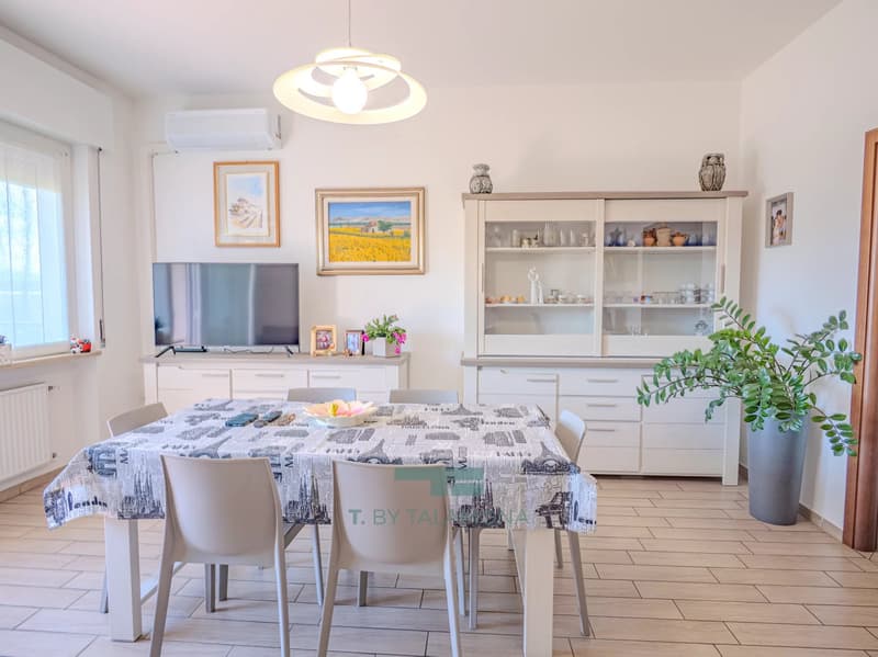 Spacious Renovated 3-Room Apartment in Quiet and Green Residential Area (2)