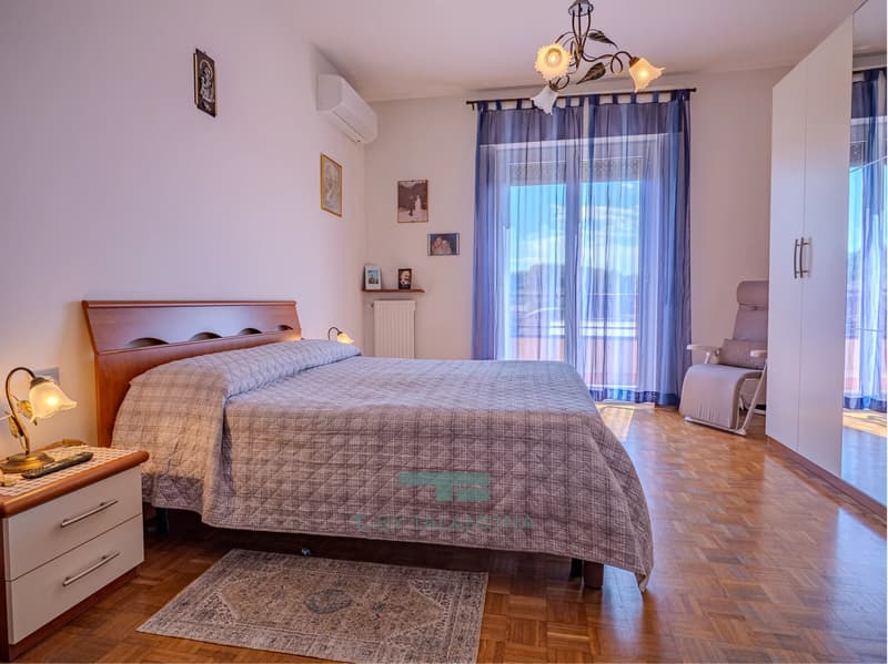 Spacious Renovated 3-Room Apartment in Quiet and Green Residential Area (13)