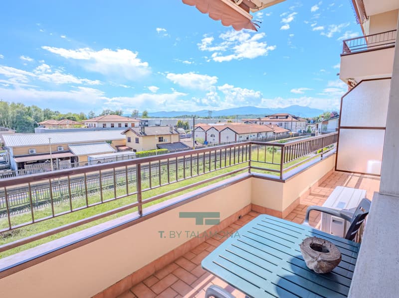 Spacious Renovated 3-Room Apartment in Quiet and Green Residential Area (3)