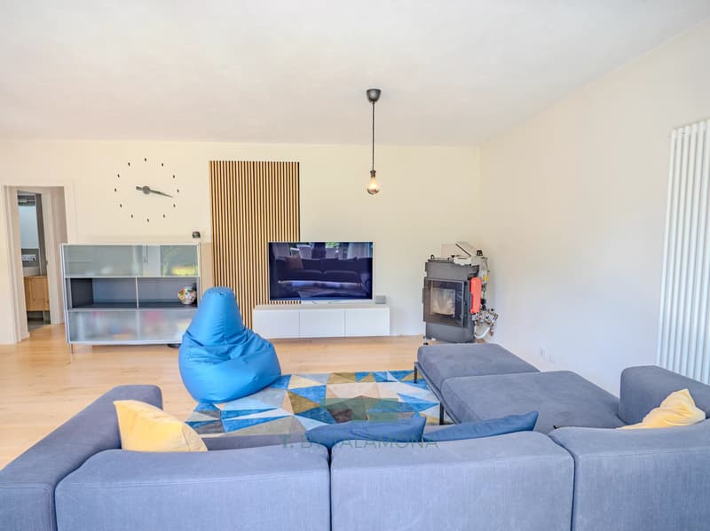 Elegant Renovated Detached Villa with Private Garden in Cuasso al Monte (9)