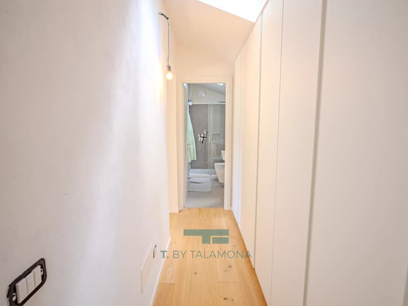 Elegant Renovated Detached Villa with Private Garden in Cuasso al Monte (12)