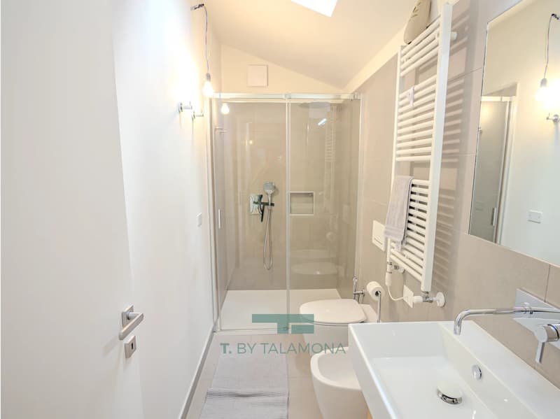 Elegant Renovated Detached Villa with Private Garden in Cuasso al Monte (10)